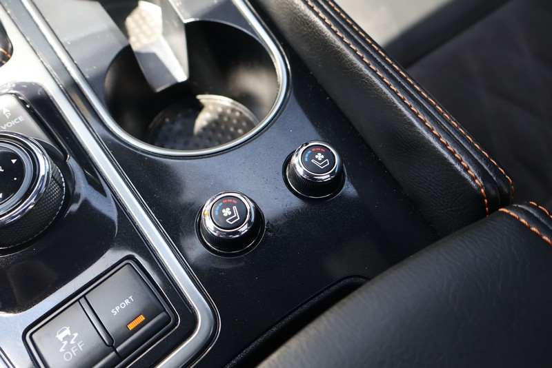 Nissan Maxima Vehicle Full-screen Gallery Image 31