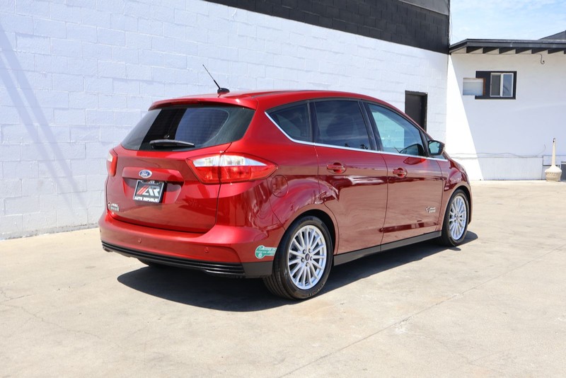 Ford C-Max Energi Vehicle Full-screen Gallery Image 05