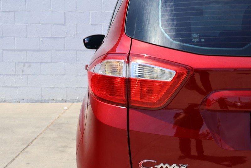 Ford C-Max Energi Vehicle Full-screen Gallery Image 07