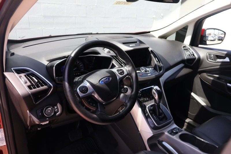 Ford C-Max Energi Vehicle Full-screen Gallery Image 15