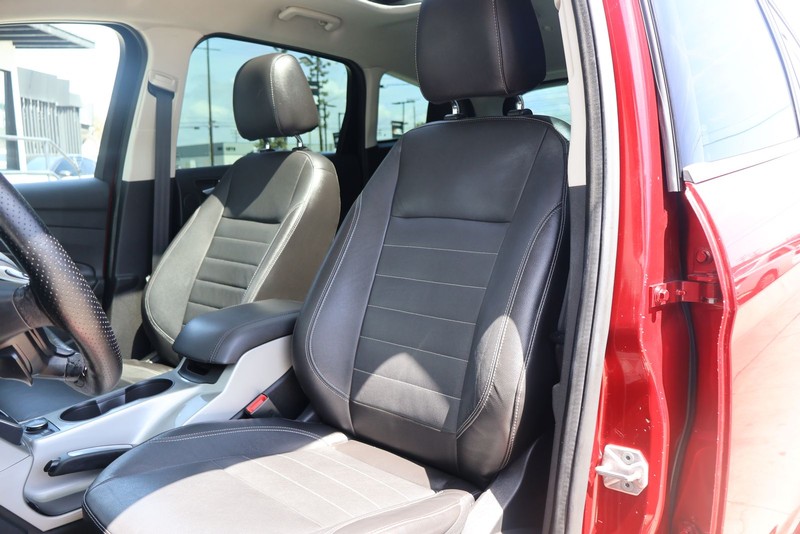 Ford C-Max Energi Vehicle Full-screen Gallery Image 16