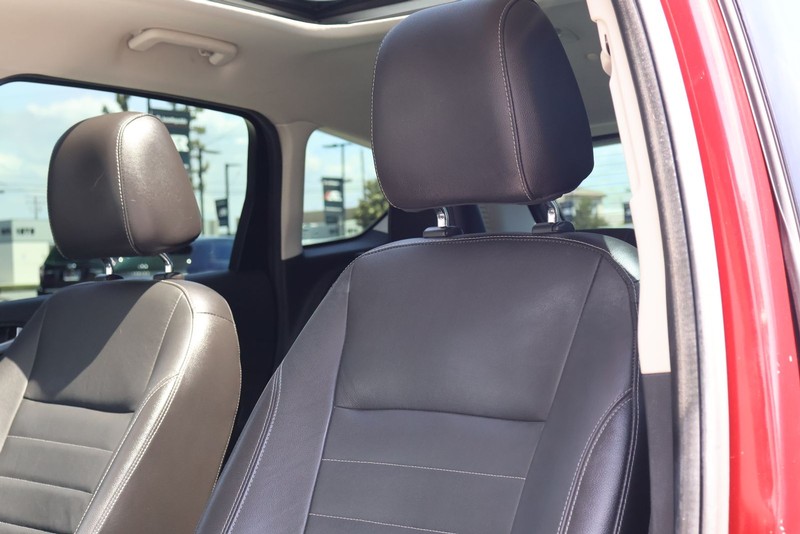 Ford C-Max Energi Vehicle Full-screen Gallery Image 17