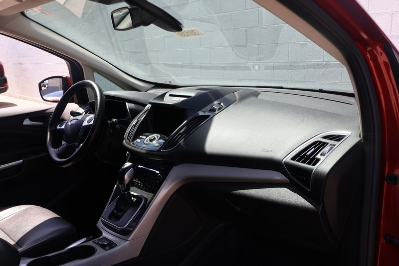 Ford C-Max Energi Vehicle Full-screen Gallery Image 18