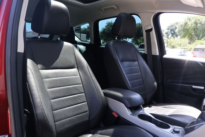 Ford C-Max Energi Vehicle Full-screen Gallery Image 19