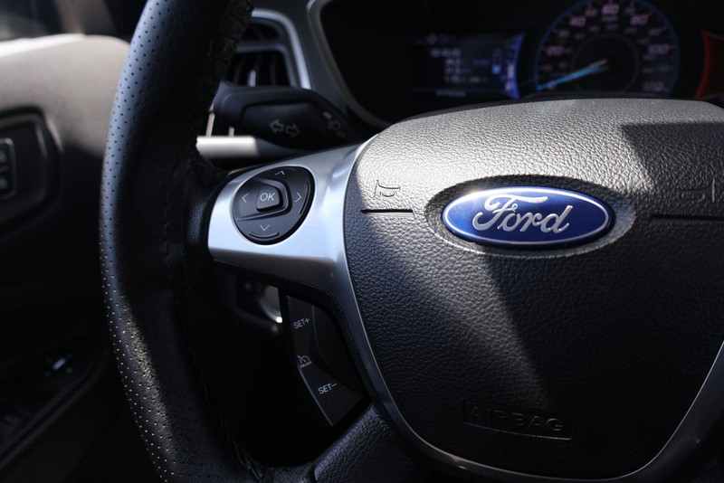 Ford C-Max Energi Vehicle Full-screen Gallery Image 24