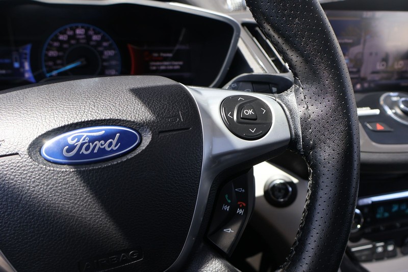 Ford C-Max Energi Vehicle Full-screen Gallery Image 25