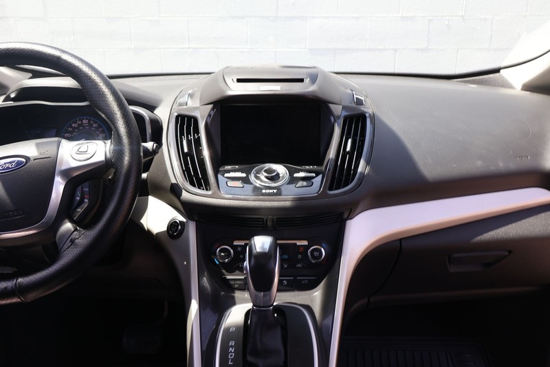 Ford C-Max Energi Vehicle Full-screen Gallery Image 26