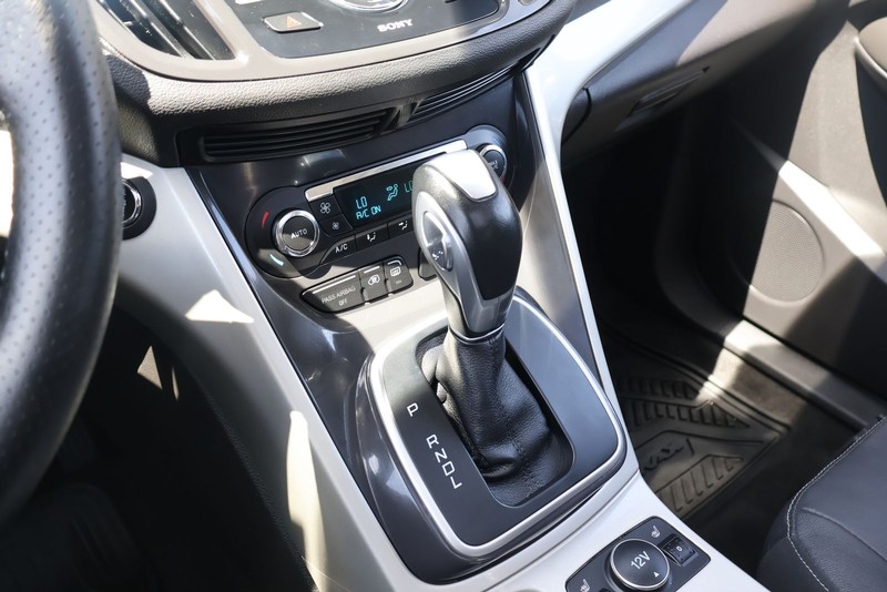 Ford C-Max Energi Vehicle Full-screen Gallery Image 29