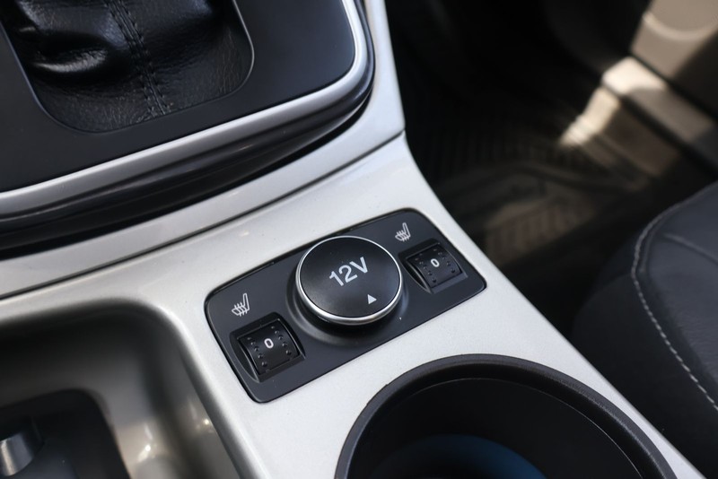 Ford C-Max Energi Vehicle Full-screen Gallery Image 30