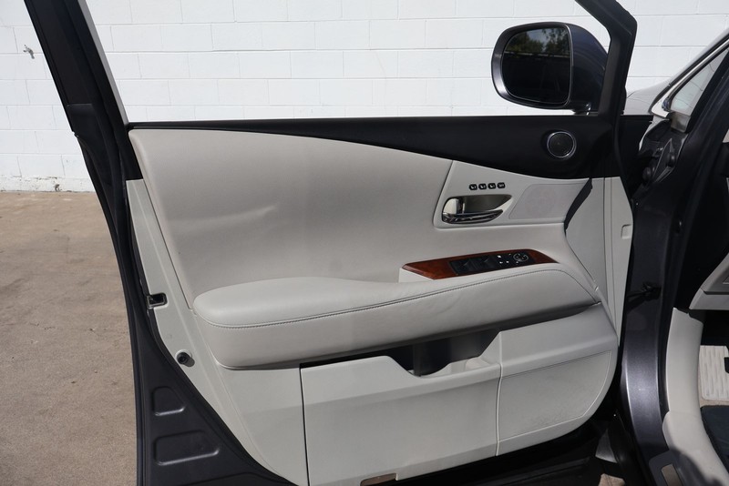 Lexus RX 350 Vehicle Full-screen Gallery Image 15