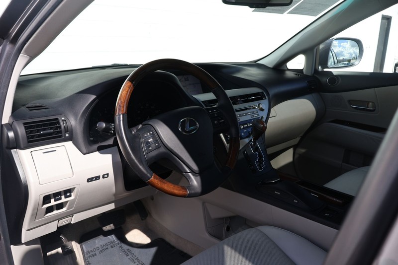 Lexus RX 350 Vehicle Full-screen Gallery Image 16