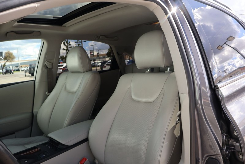 Lexus RX 350 Vehicle Full-screen Gallery Image 17