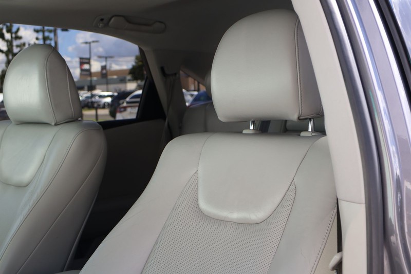 Lexus RX 350 Vehicle Full-screen Gallery Image 18