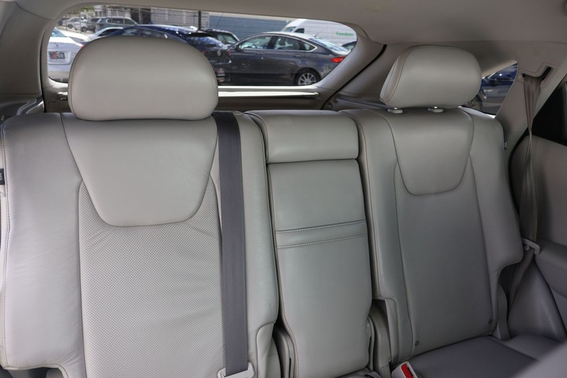 Lexus RX 350 Vehicle Full-screen Gallery Image 21