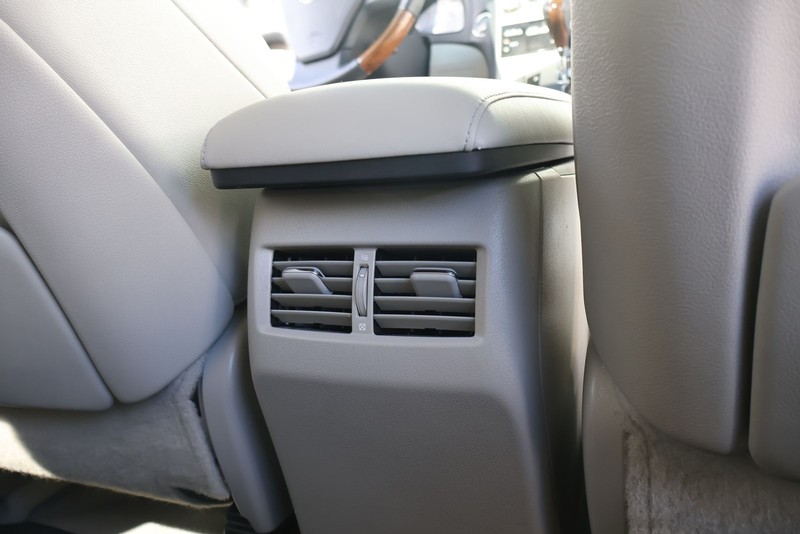 Lexus RX 350 Vehicle Full-screen Gallery Image 22