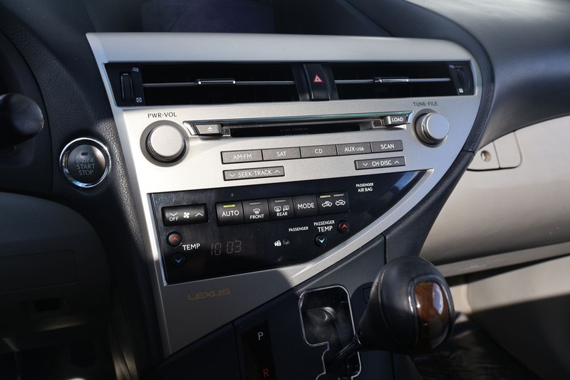 Lexus RX 350 Vehicle Full-screen Gallery Image 31