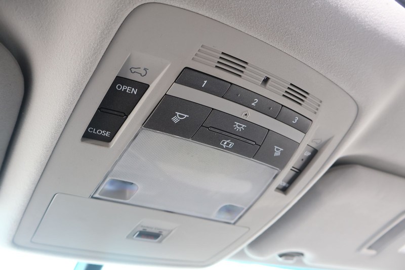 Lexus RX 350 Vehicle Full-screen Gallery Image 32