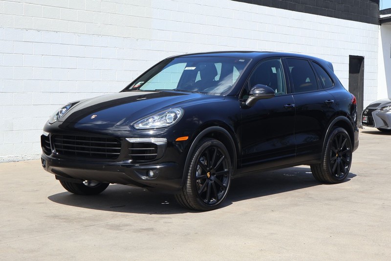 Porsche Cayenne Vehicle Full-screen Gallery Image 12