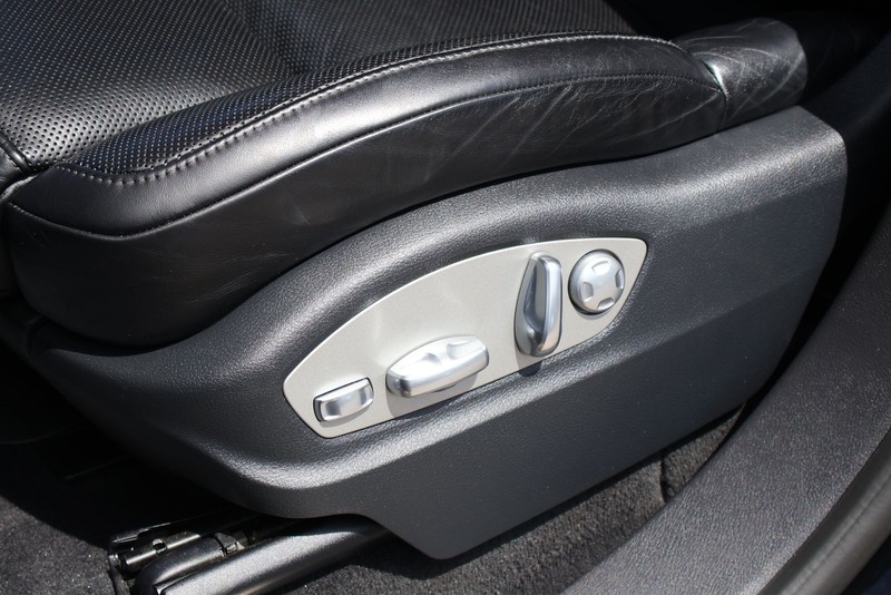 Porsche Cayenne Vehicle Full-screen Gallery Image 18