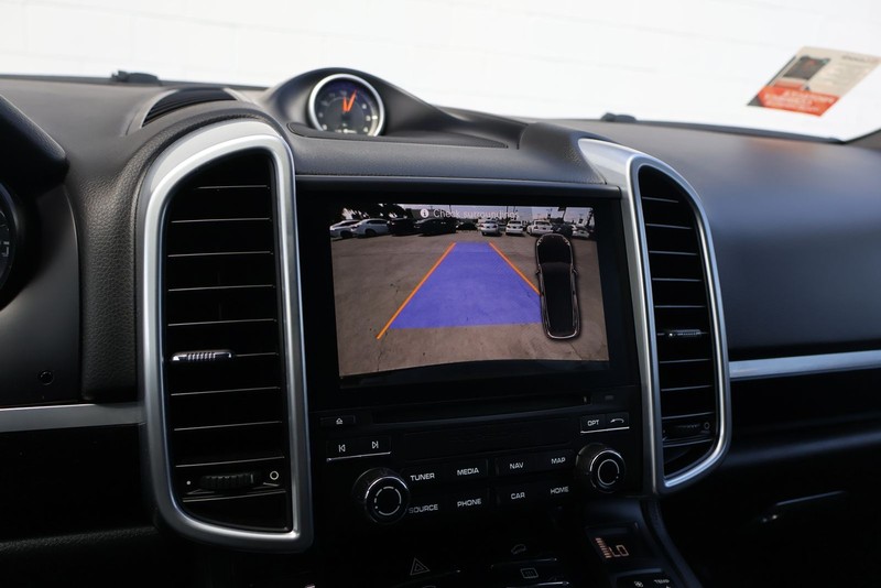 Porsche Cayenne Vehicle Full-screen Gallery Image 32