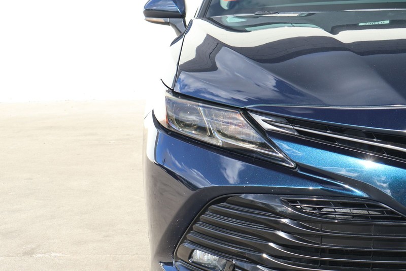 Toyota Camry Vehicle Full-screen Gallery Image 03