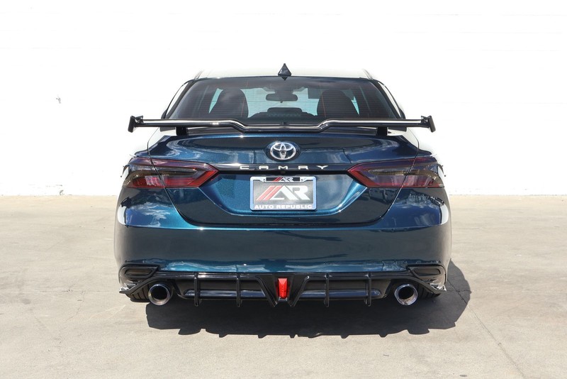 Toyota Camry Vehicle Full-screen Gallery Image 06