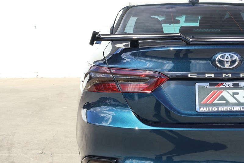 Toyota Camry Vehicle Full-screen Gallery Image 07