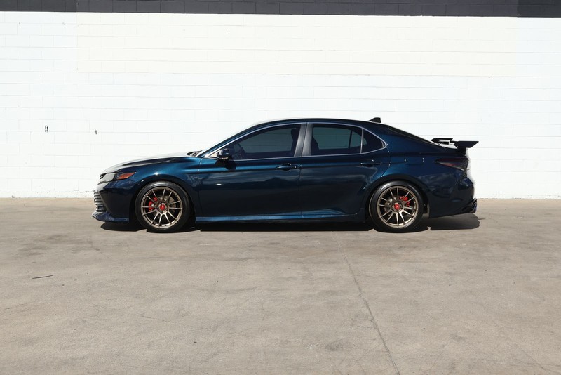 Toyota Camry Vehicle Full-screen Gallery Image 10