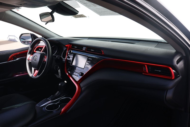 Toyota Camry Vehicle Full-screen Gallery Image 18