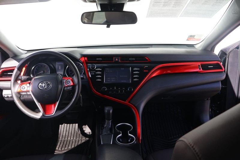 Toyota Camry Vehicle Full-screen Gallery Image 21