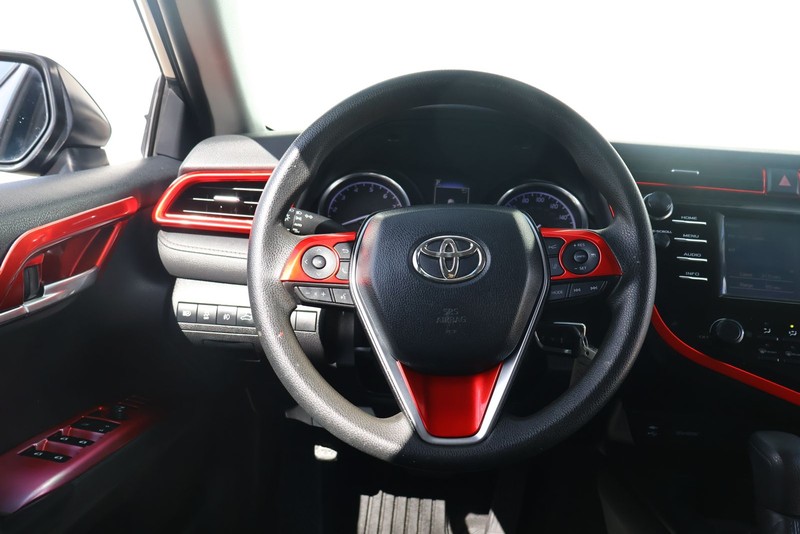 Toyota Camry Vehicle Full-screen Gallery Image 23