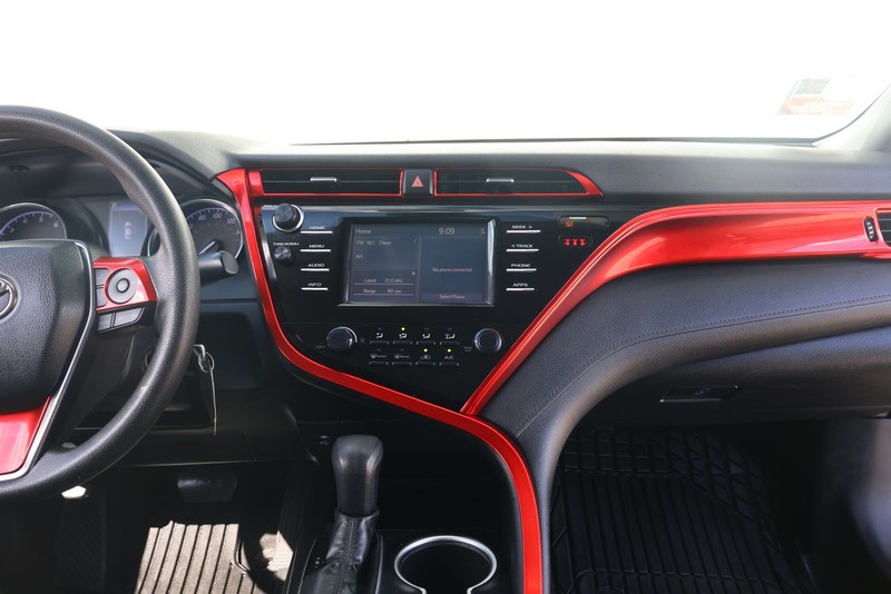 Toyota Camry Vehicle Full-screen Gallery Image 26