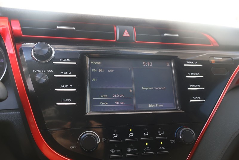 Toyota Camry Vehicle Full-screen Gallery Image 27