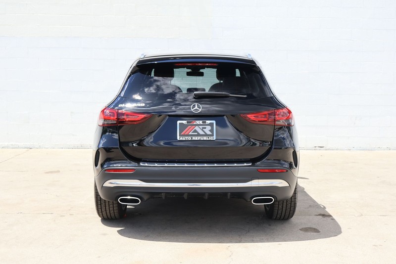 Mercedes-Benz GLA 250 Vehicle Full-screen Gallery Image 06