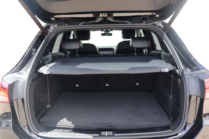 Mercedes-Benz GLA 250 Vehicle Full-screen Gallery Image 08