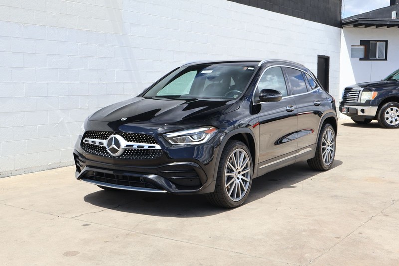 Mercedes-Benz GLA 250 Vehicle Full-screen Gallery Image 12