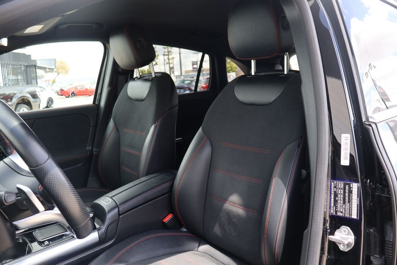 Mercedes-Benz GLA 250 Vehicle Full-screen Gallery Image 18