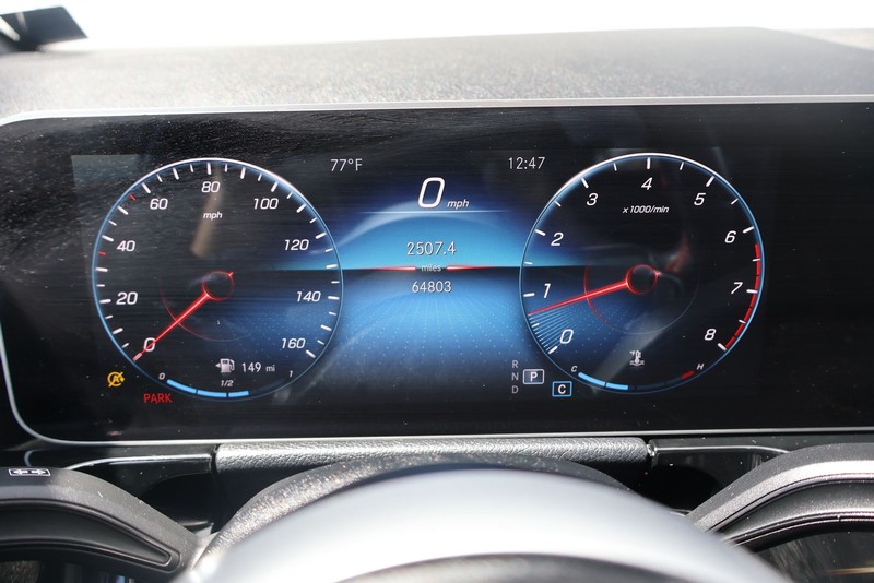 Mercedes-Benz GLA 250 Vehicle Full-screen Gallery Image 25