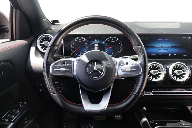 Mercedes-Benz GLA 250 Vehicle Full-screen Gallery Image 26