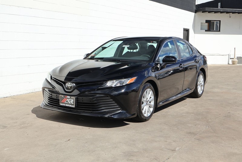 Toyota Camry Vehicle Full-screen Gallery Image 11