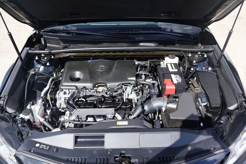 Toyota Camry Vehicle Full-screen Gallery Image 12