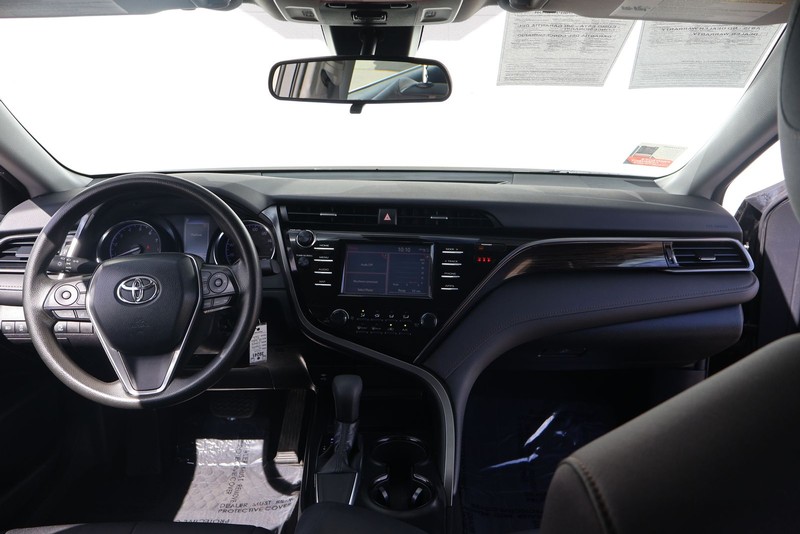 Toyota Camry Vehicle Full-screen Gallery Image 21