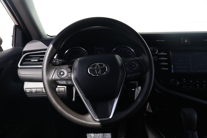 Toyota Camry Vehicle Full-screen Gallery Image 23