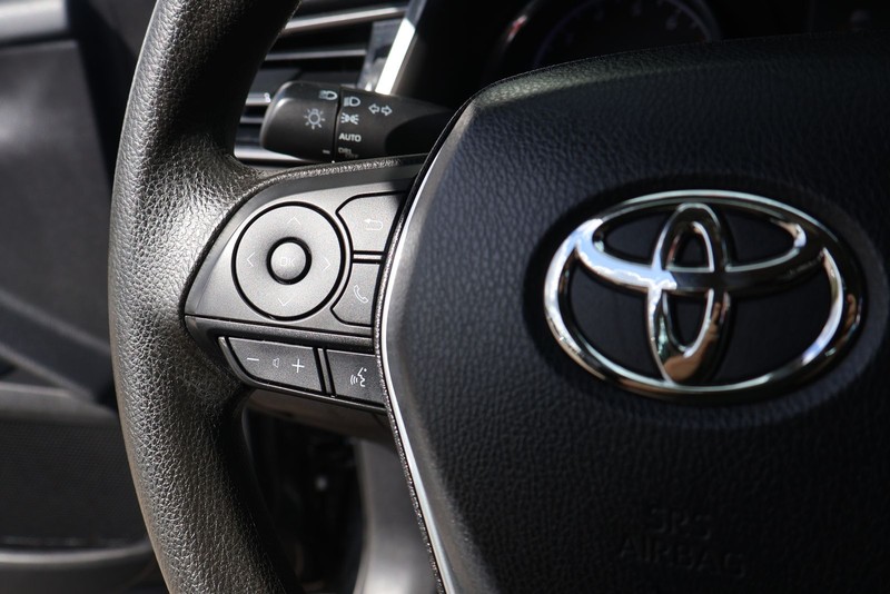 Toyota Camry Vehicle Full-screen Gallery Image 24