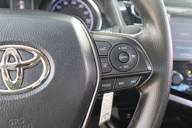 Toyota Camry Vehicle Full-screen Gallery Image 25