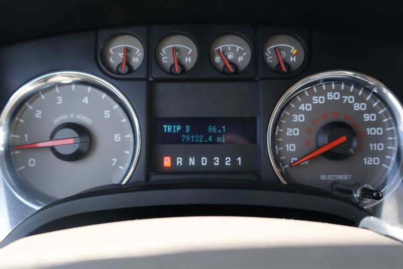 Ford F-150 Vehicle Full-screen Gallery Image 22