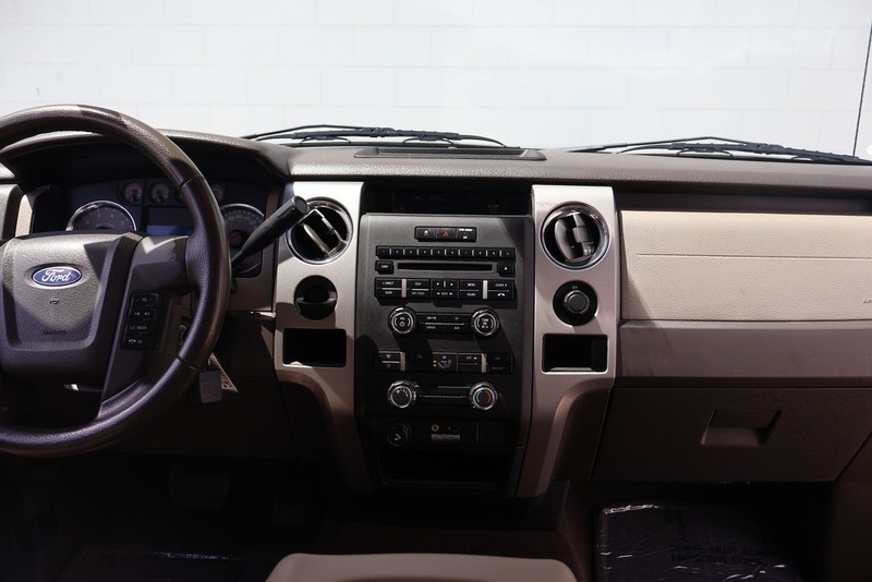 Ford F-150 Vehicle Full-screen Gallery Image 24