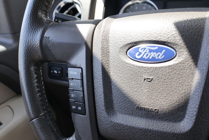 Ford F-150 Vehicle Full-screen Gallery Image 25