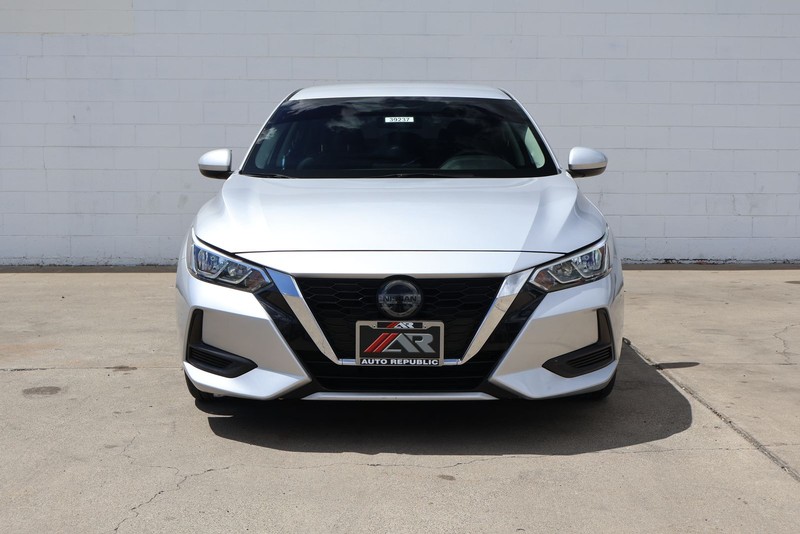 Nissan Sentra Vehicle Full-screen Gallery Image 02