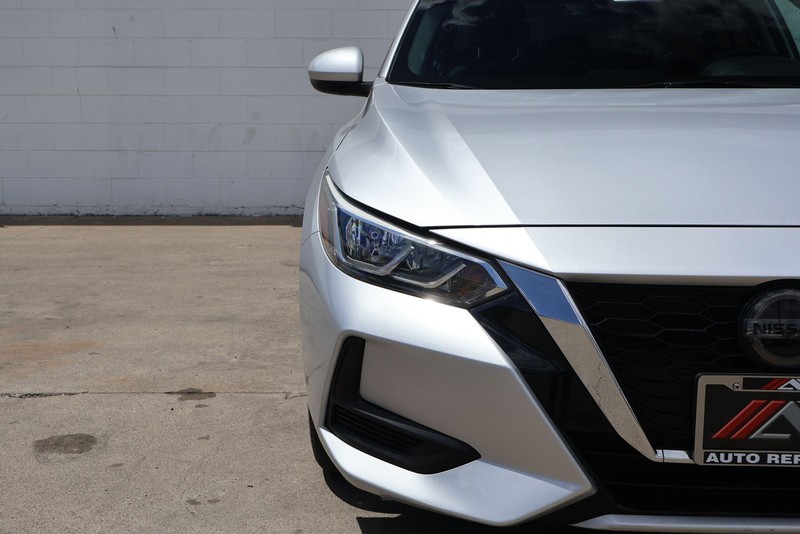 Nissan Sentra Vehicle Full-screen Gallery Image 03